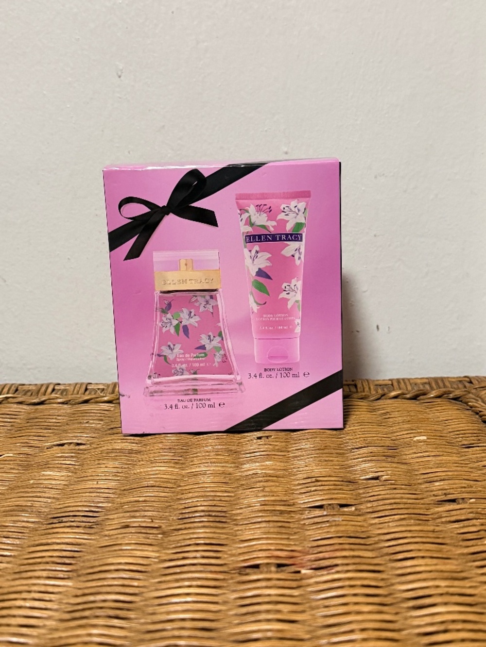 Ellen Tracy. Sparkling Eau De Parfum & Body Lotion.